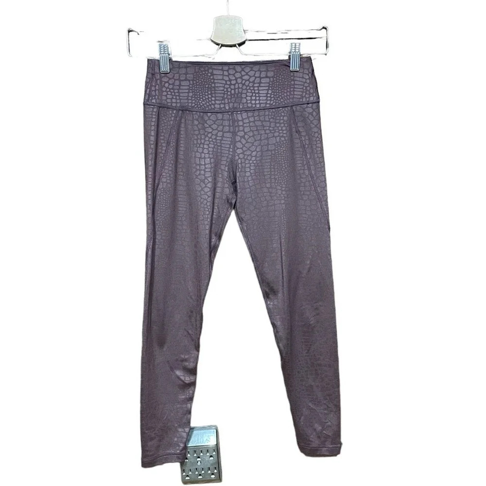 Sweaty Betty All Day Embossed Crocodile 7/8 Leggings‎ Maroon Red Size XS